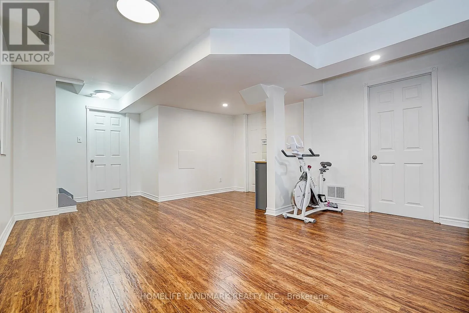 21 DONLEVY CRESCENT