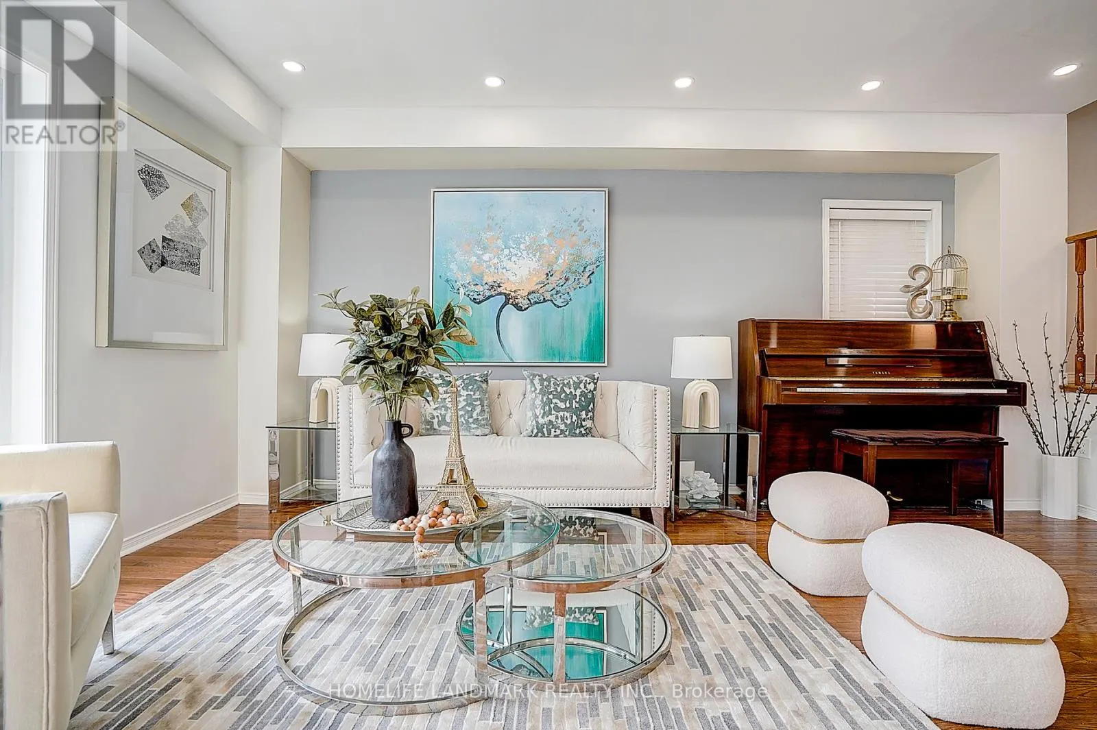21 DONLEVY CRESCENT