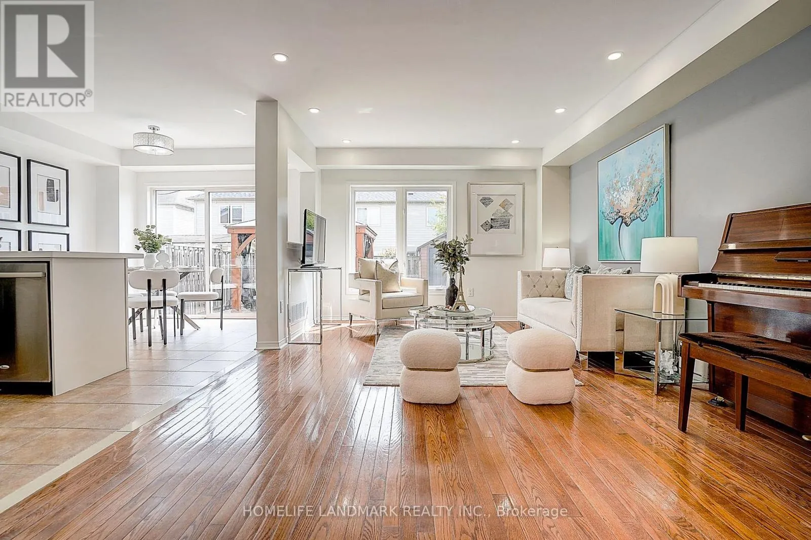 21 DONLEVY CRESCENT