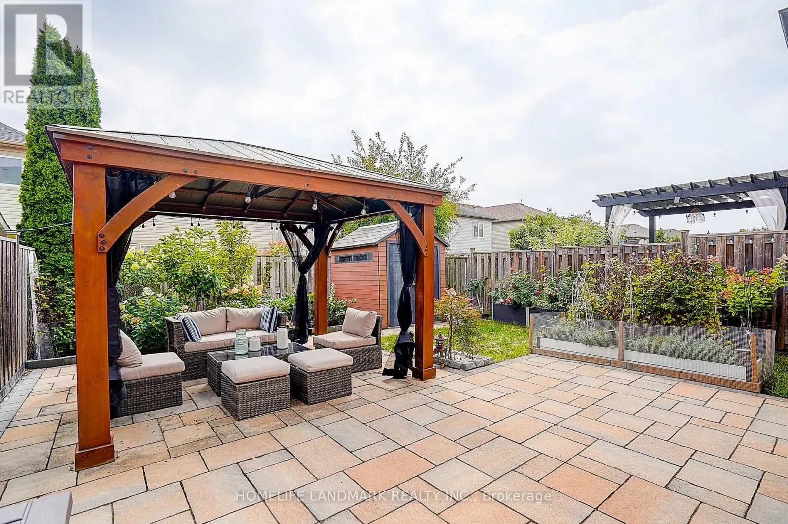 21 DONLEVY CRESCENT