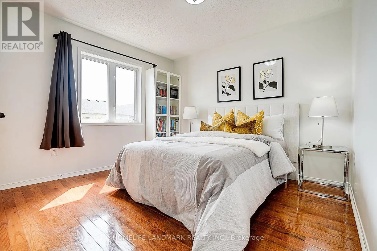 21 DONLEVY CRESCENT