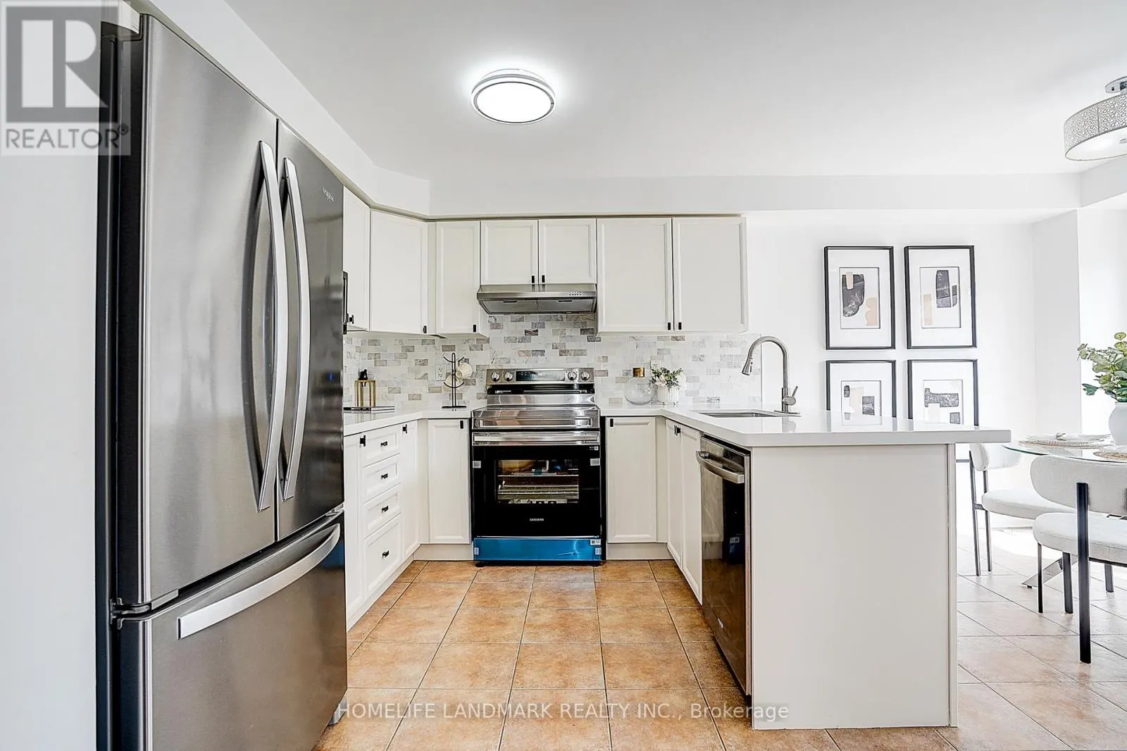 21 DONLEVY CRESCENT