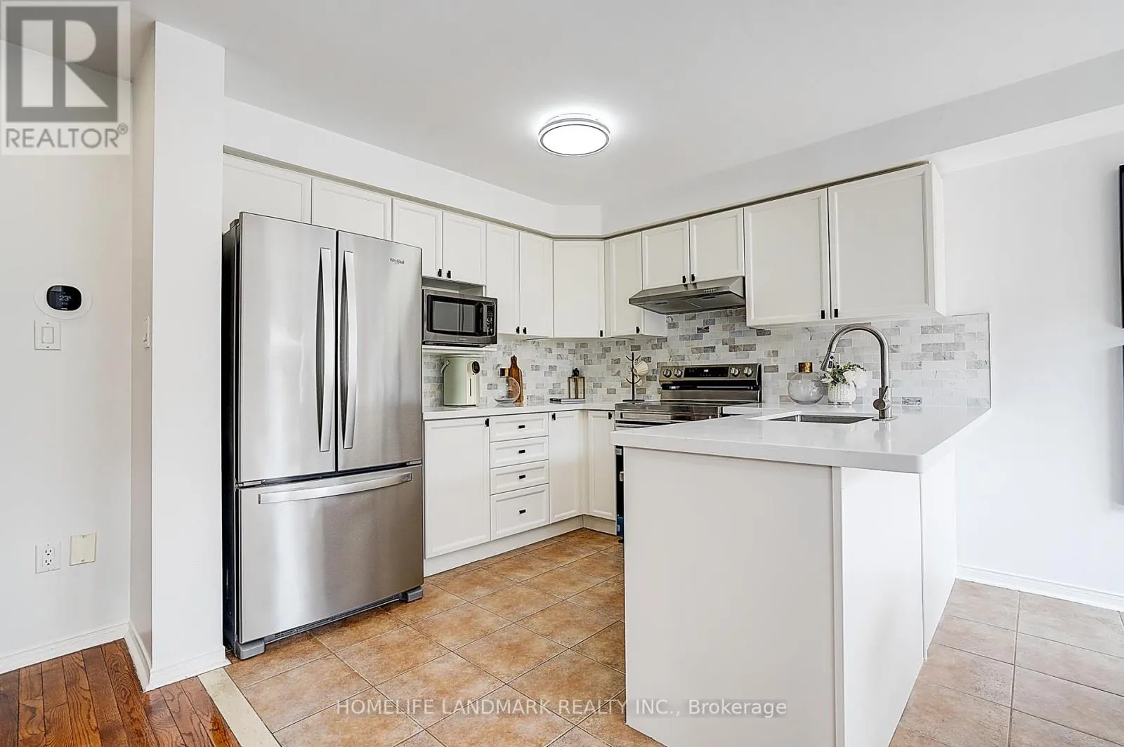 21 DONLEVY CRESCENT