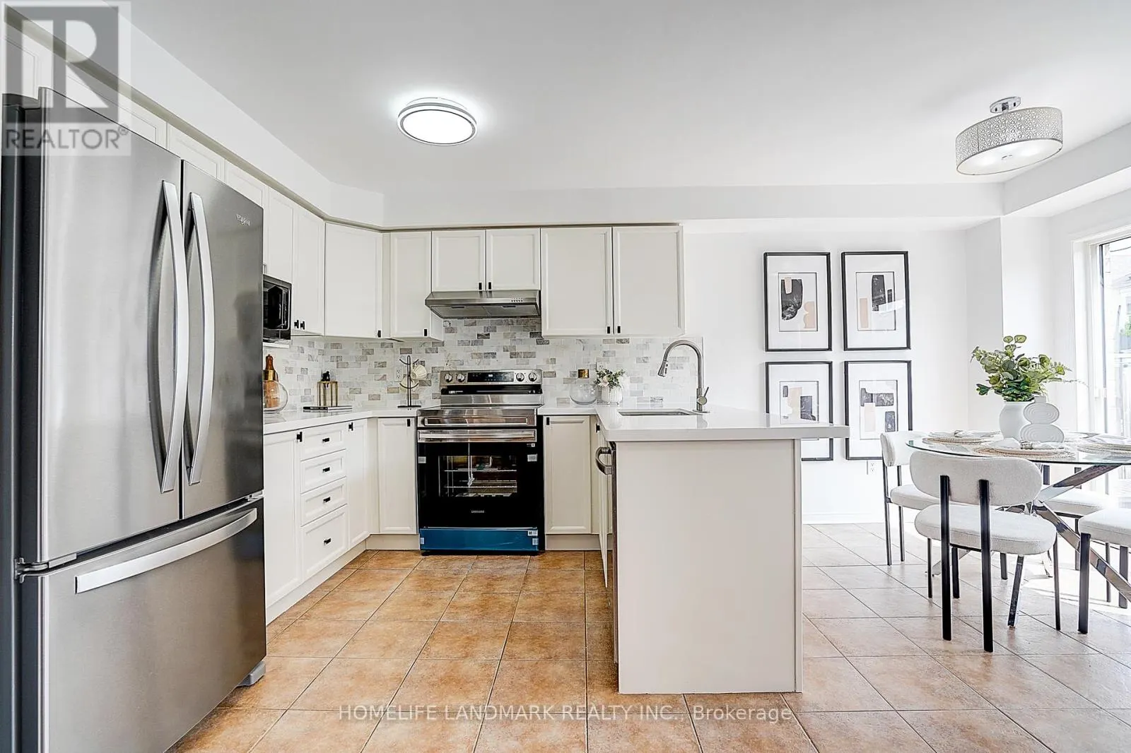 21 DONLEVY CRESCENT