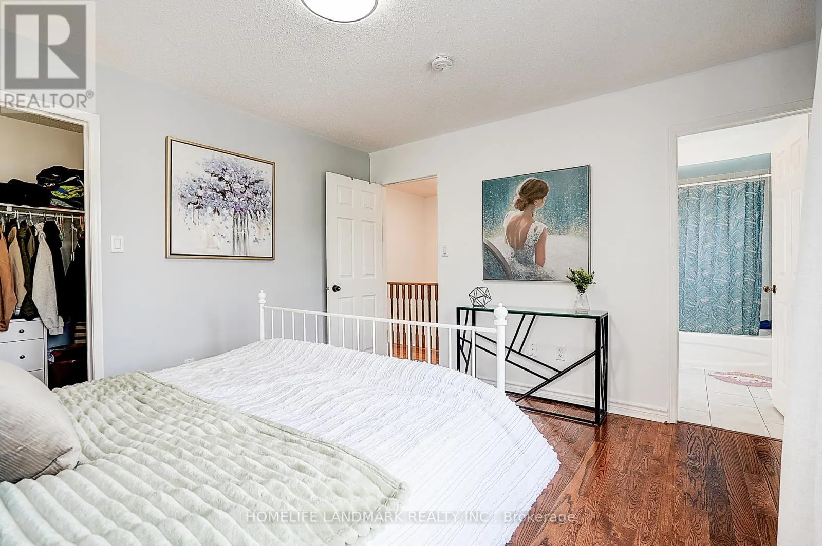 21 DONLEVY CRESCENT