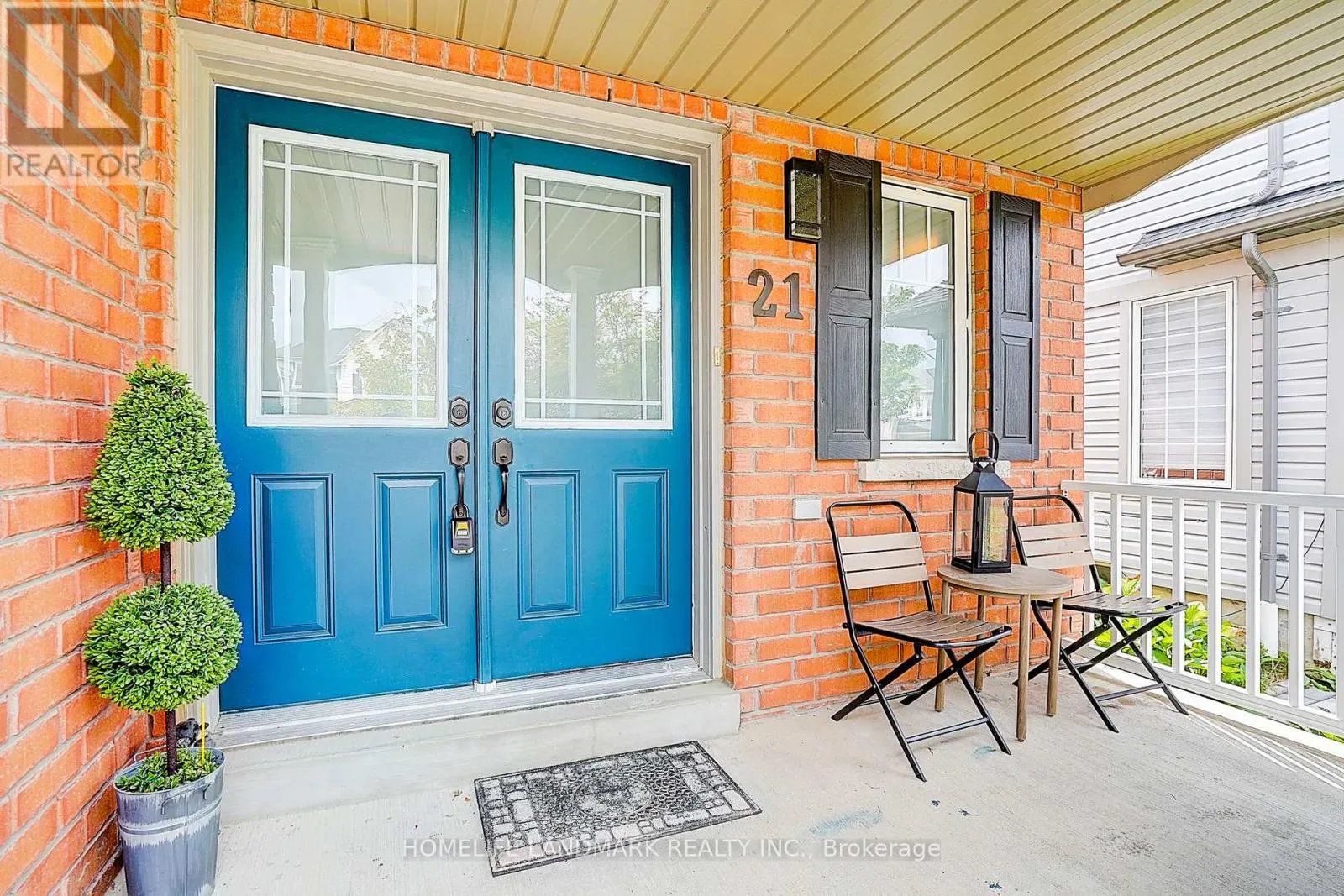 21 DONLEVY CRESCENT
