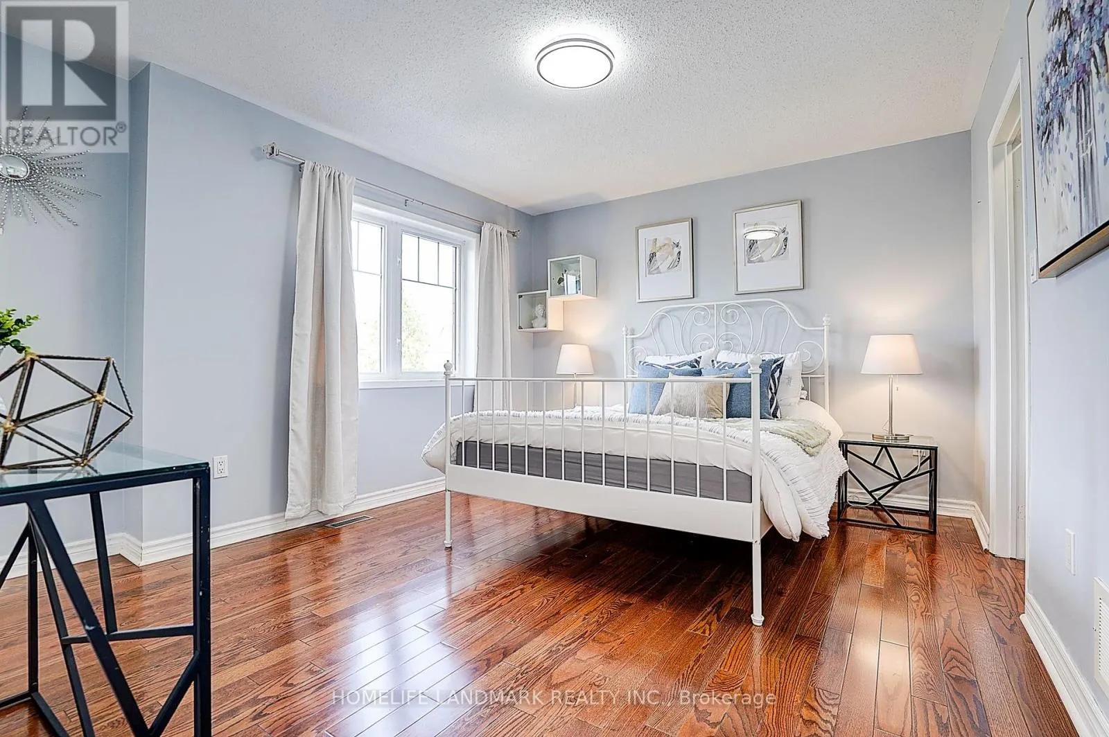 21 DONLEVY CRESCENT
