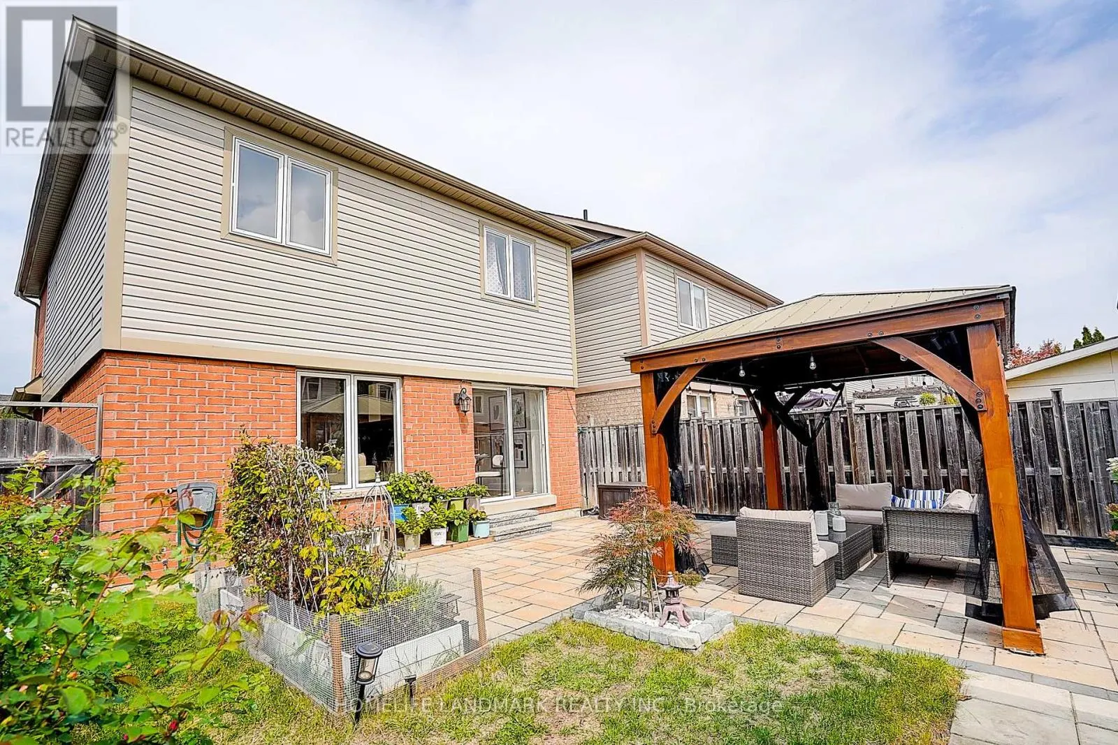 21 DONLEVY CRESCENT