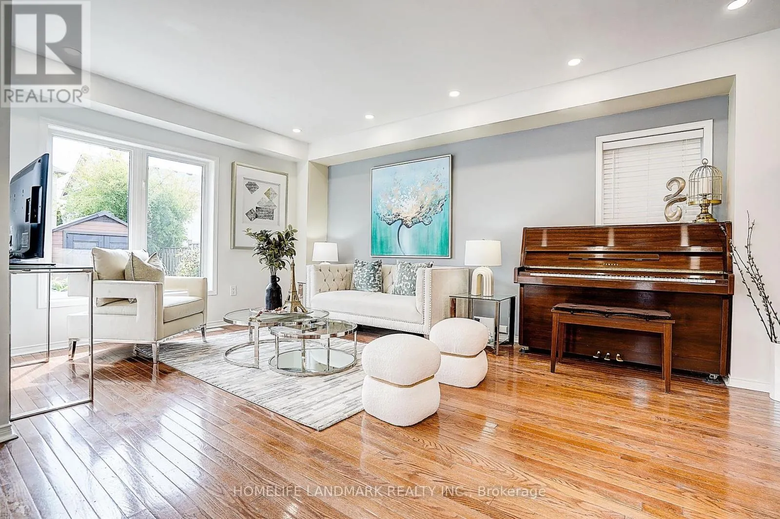 21 DONLEVY CRESCENT