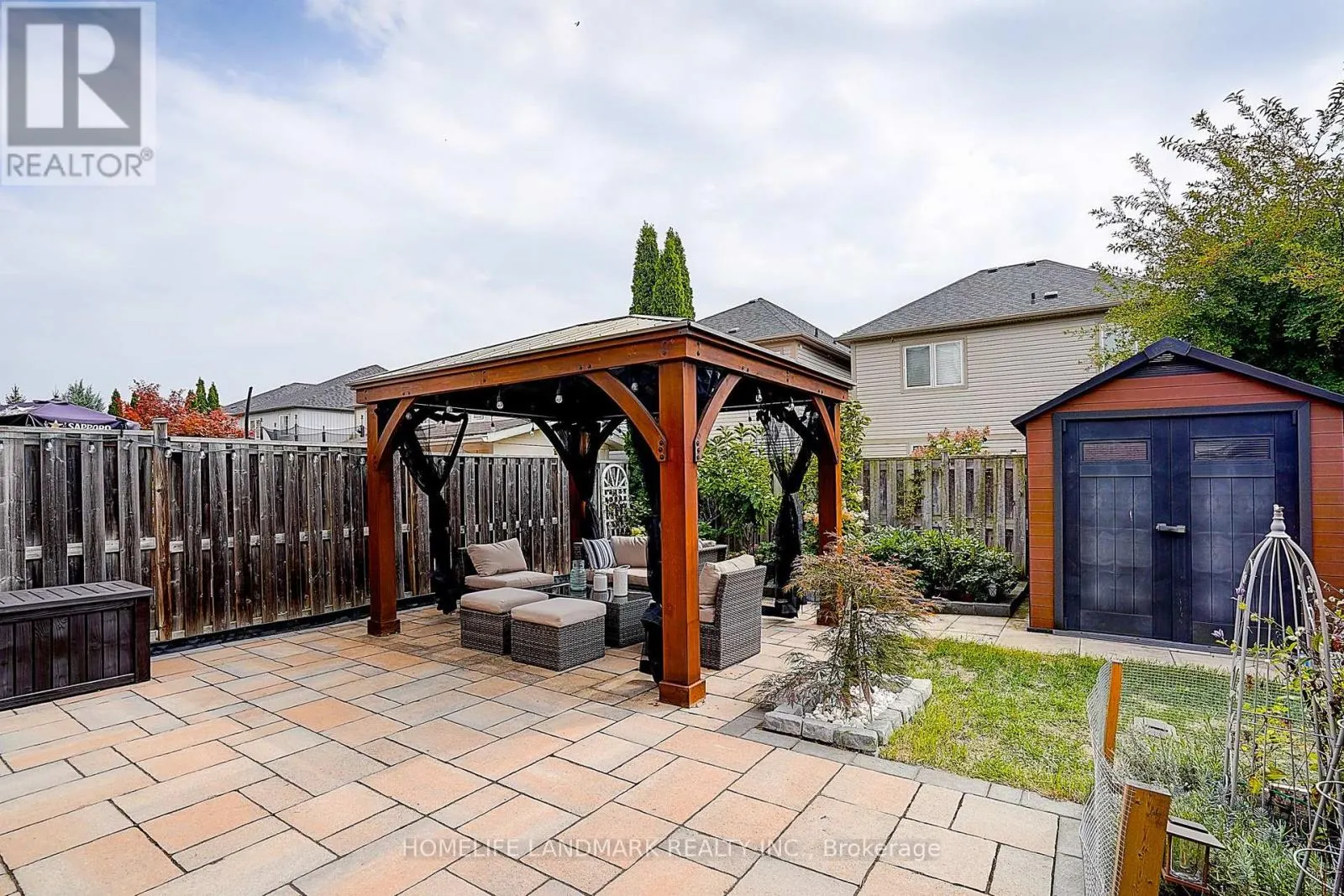 21 DONLEVY CRESCENT