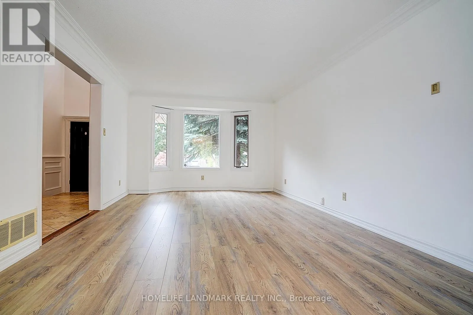 19 BRIDLE COURT
