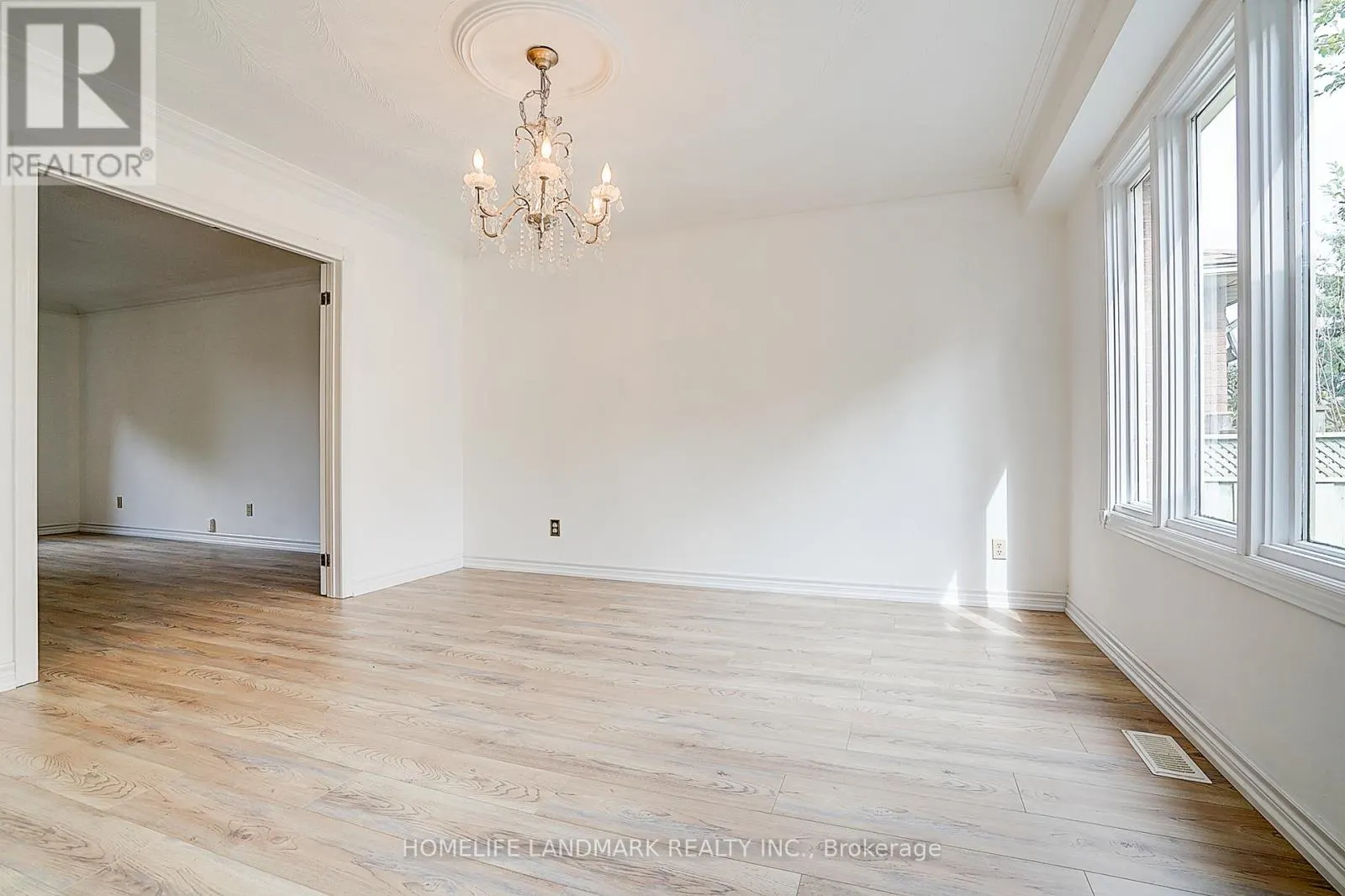 19 BRIDLE COURT