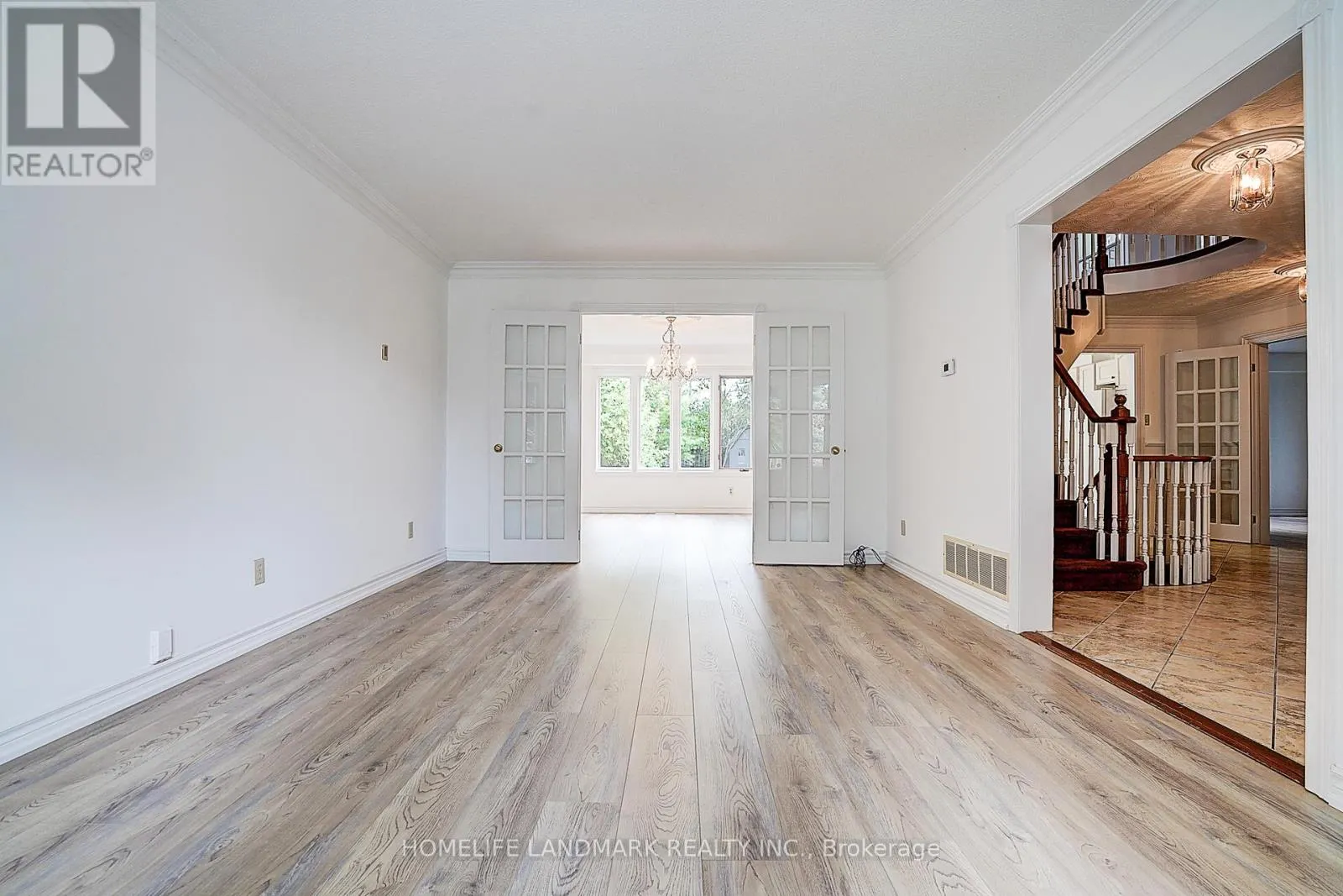 19 BRIDLE COURT