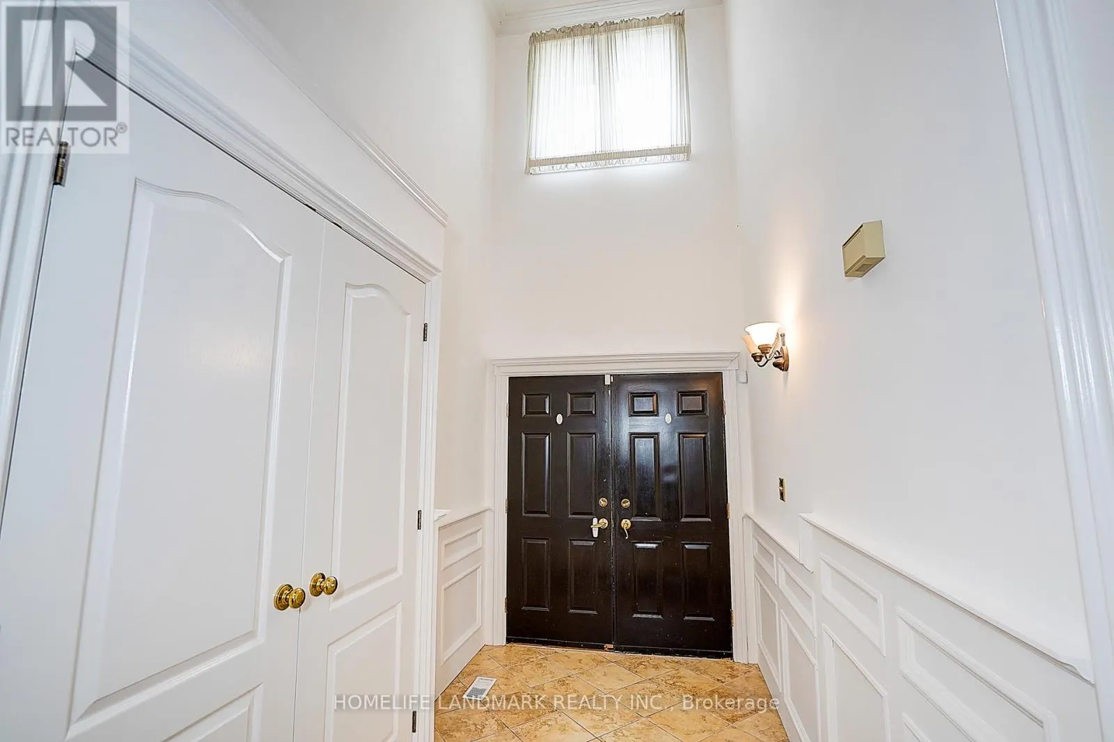19 BRIDLE COURT