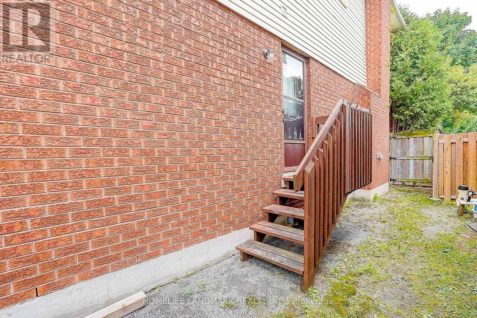 19 BRIDLE COURT