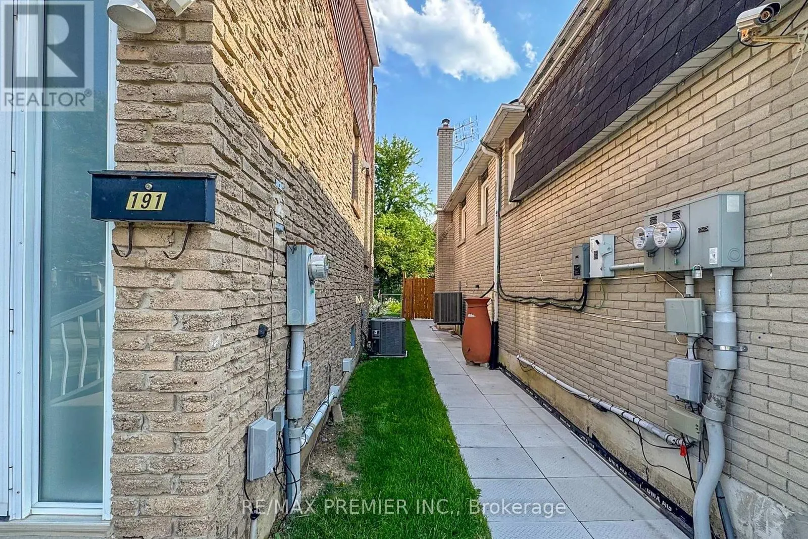 191 INVERGORDON AVENUE