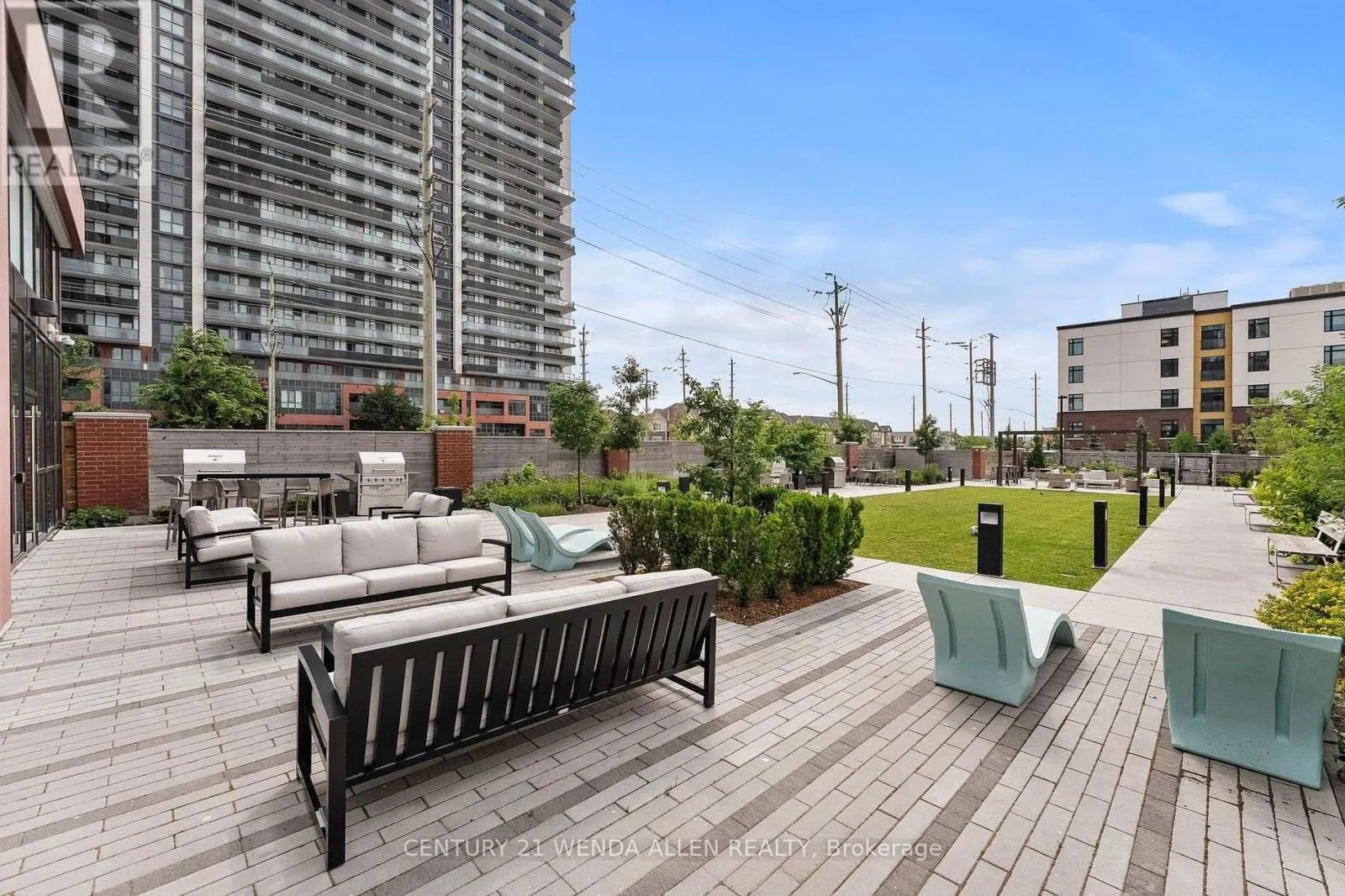 1901 - 2550 SIMCOE STREET N