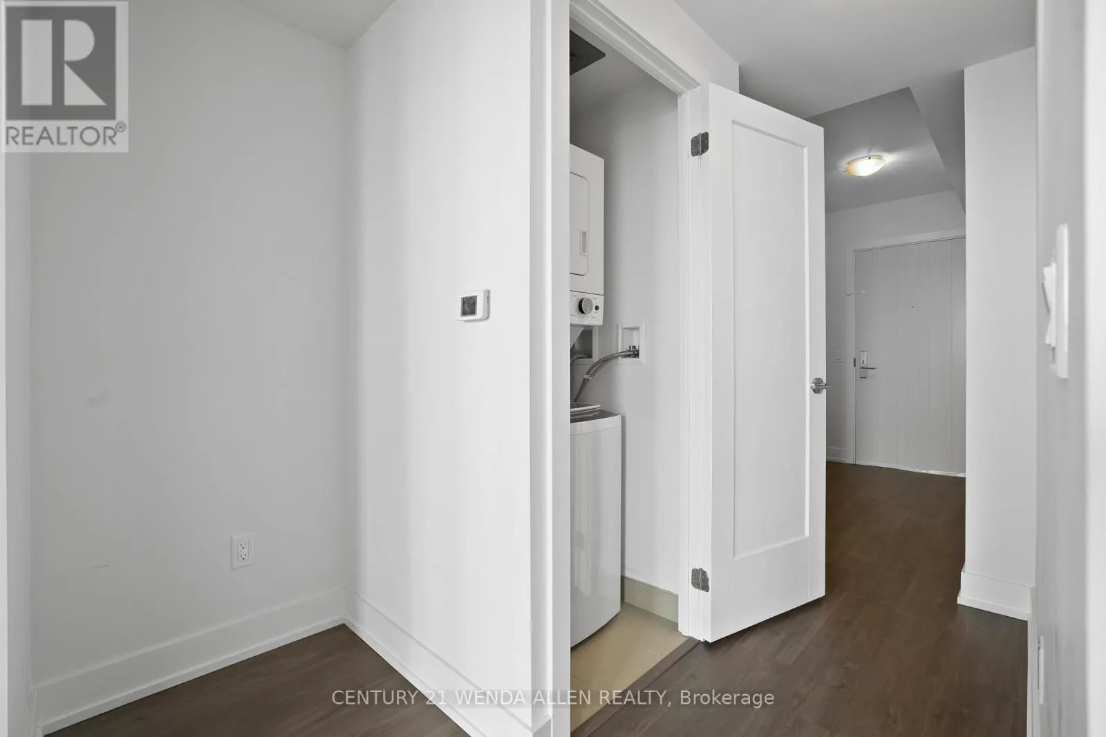 1901 - 2550 SIMCOE STREET N