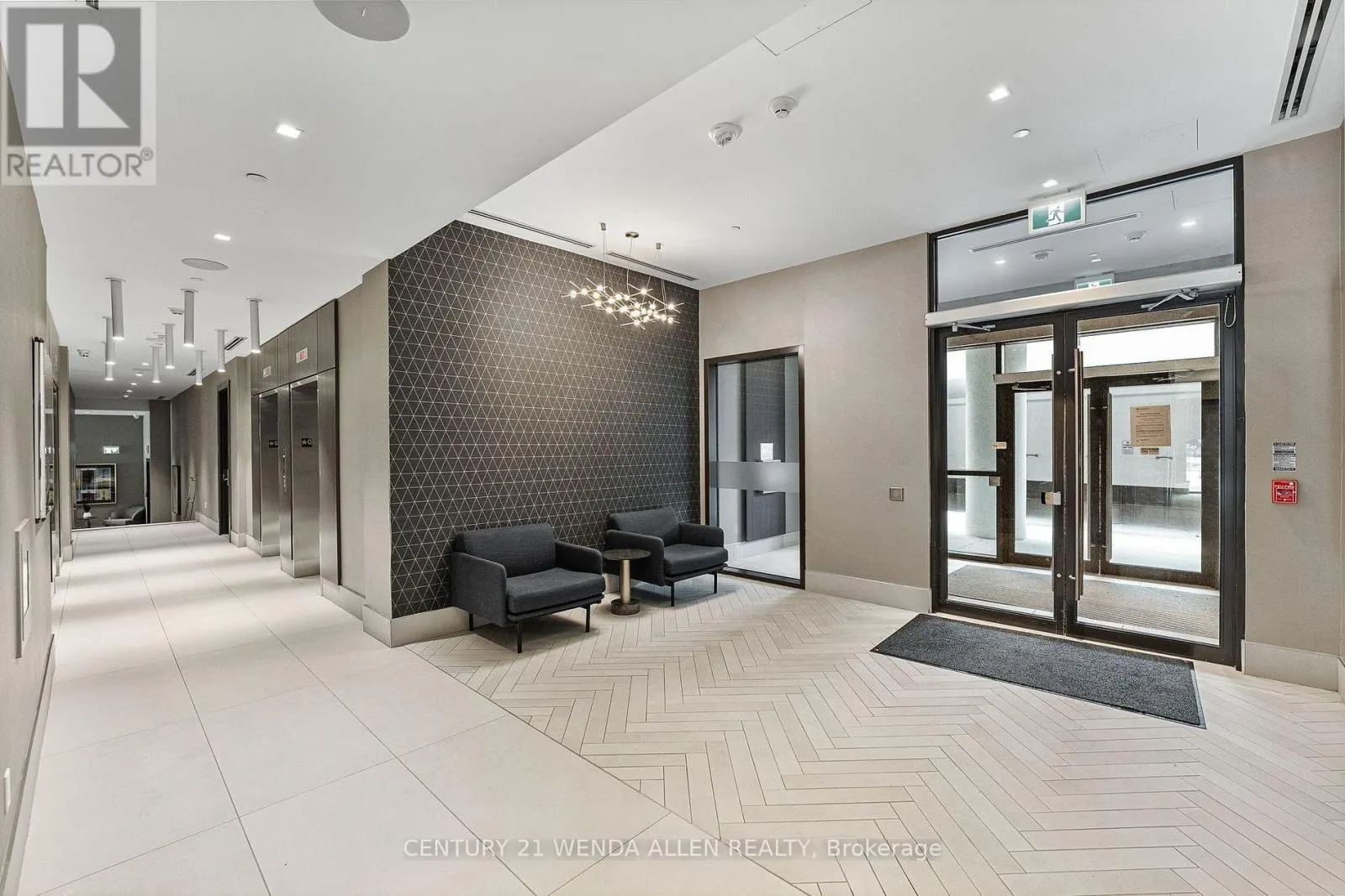 1901 - 2550 SIMCOE STREET N