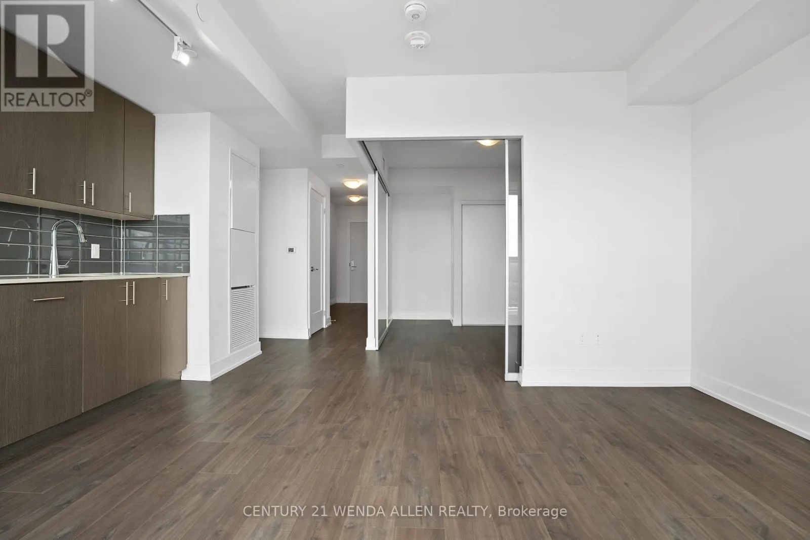 1901 - 2550 SIMCOE STREET N