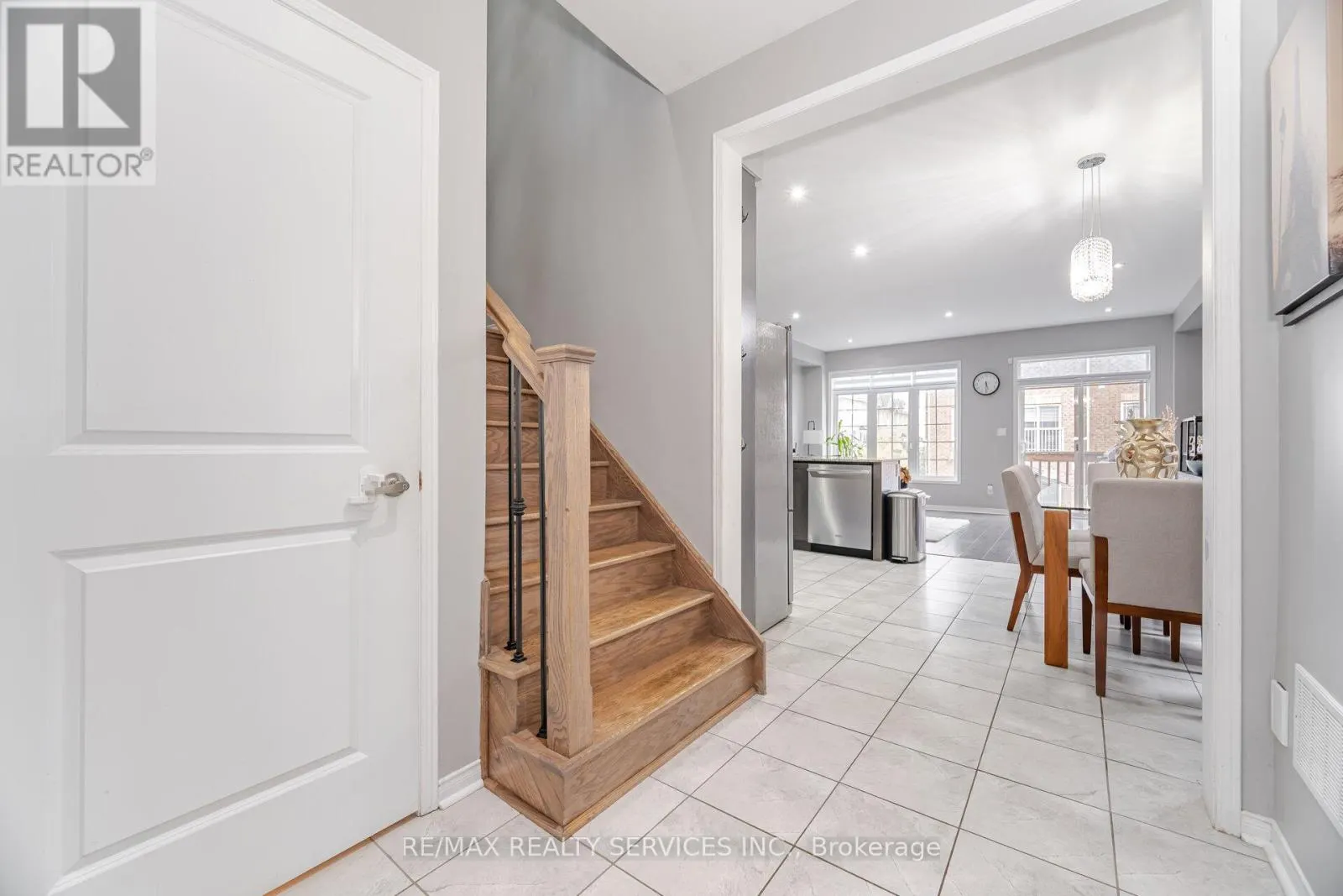 66 RIMROCK CRESCENT