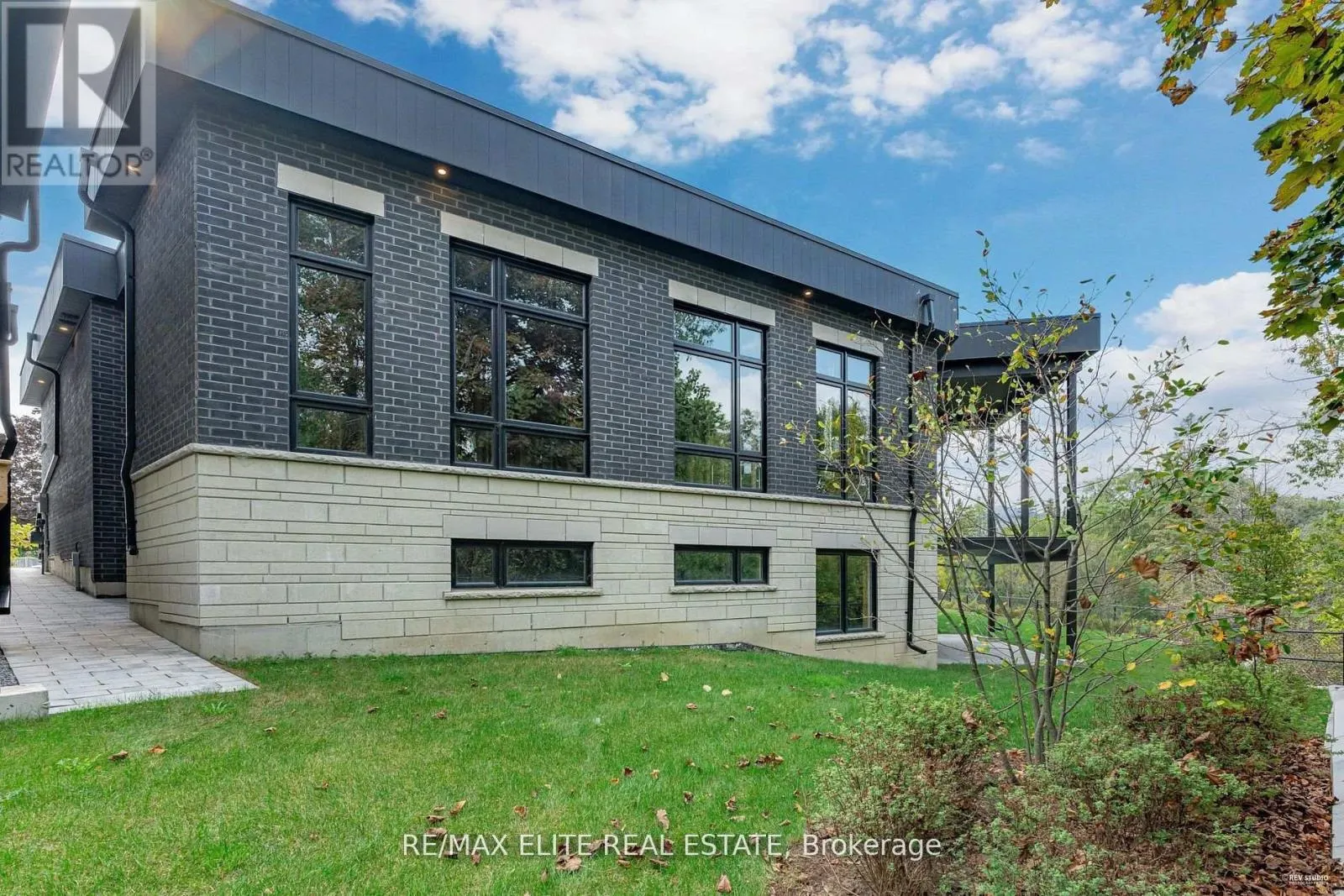 8 TIDMARSH LANE
