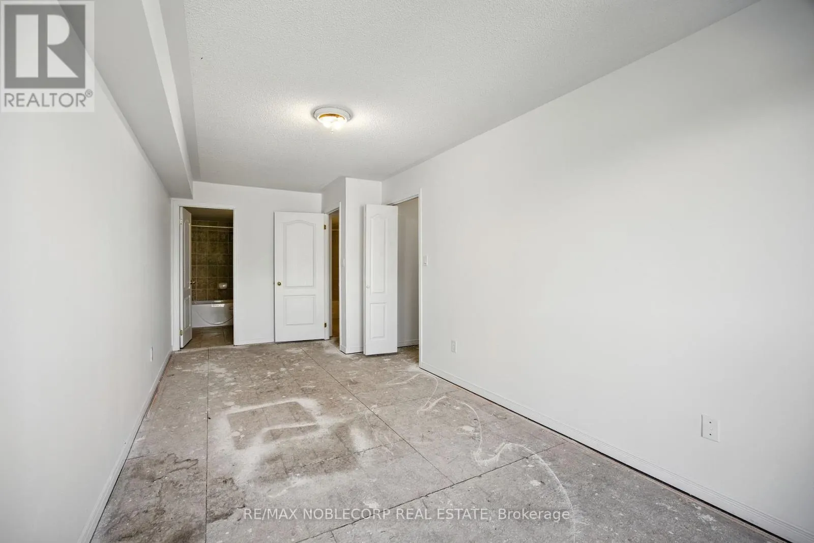 311 - 45 STRANGFORD LANE