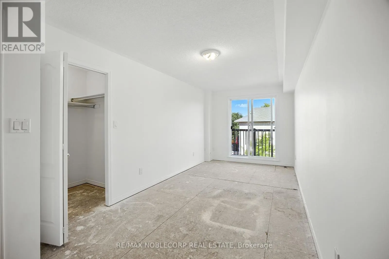 311 - 45 STRANGFORD LANE