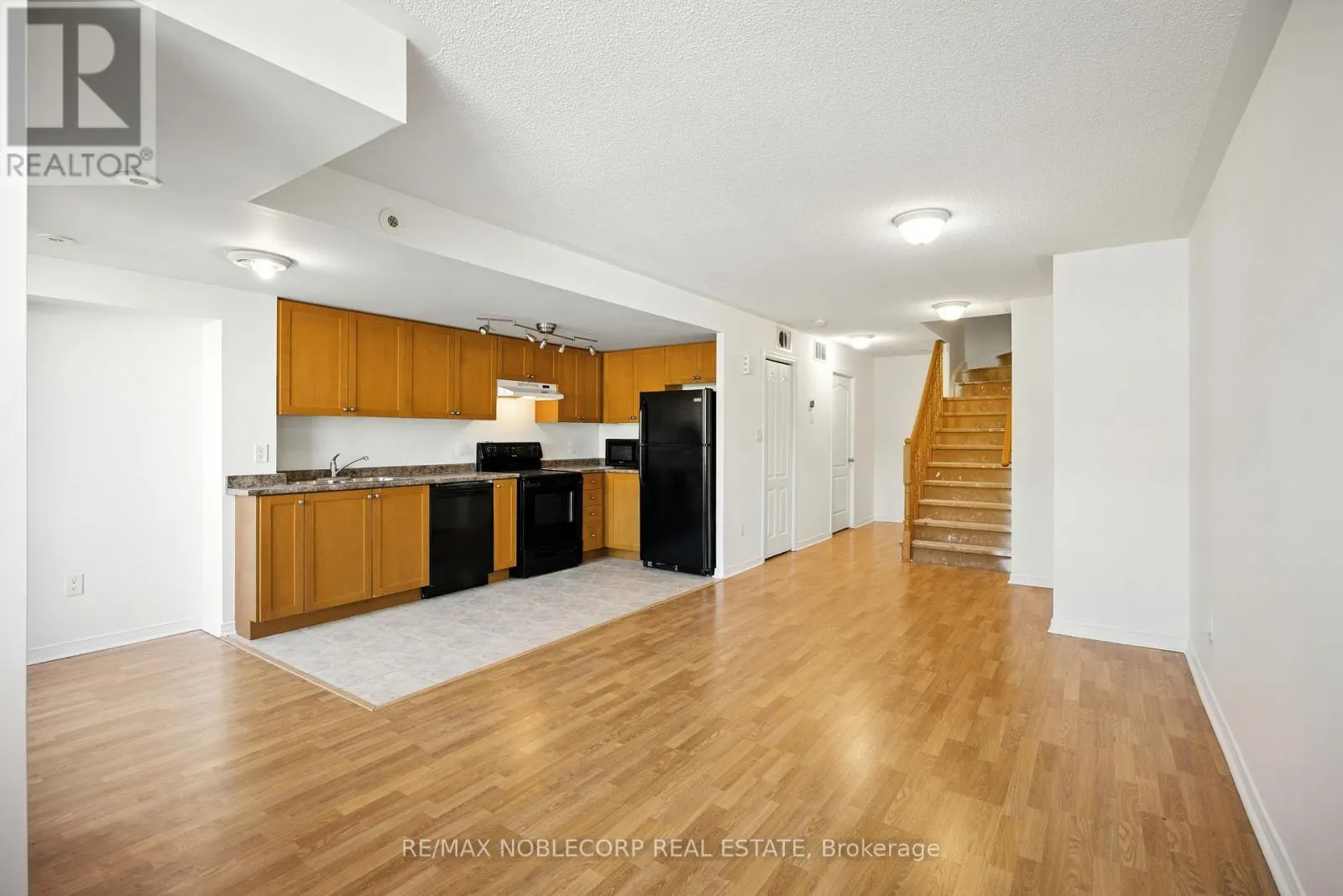 311 - 45 STRANGFORD LANE