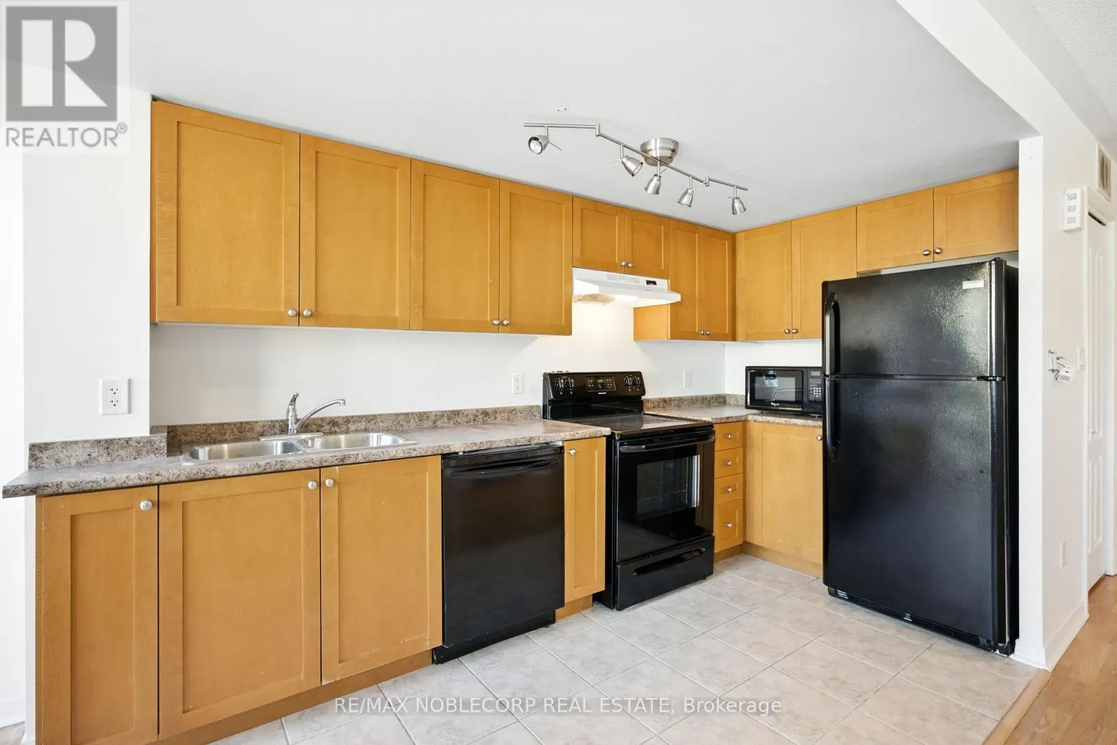311 - 45 STRANGFORD LANE