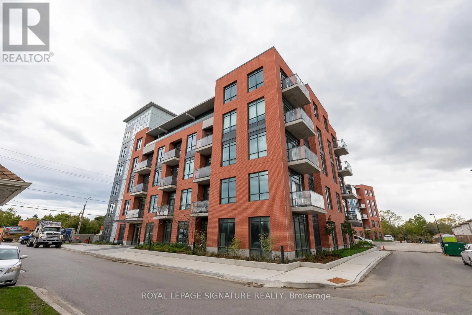 224 - 1010 DUNDAS STREET