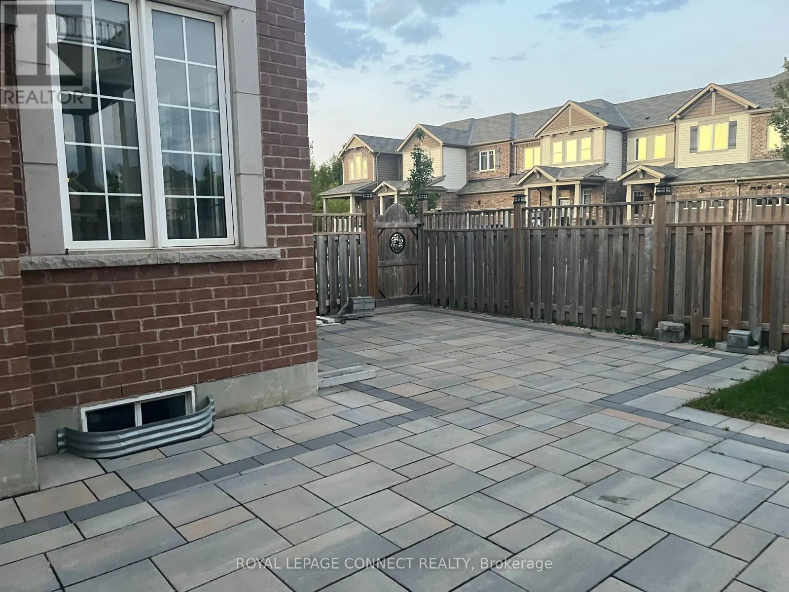 2427 MOONLIGHT CRESCENT