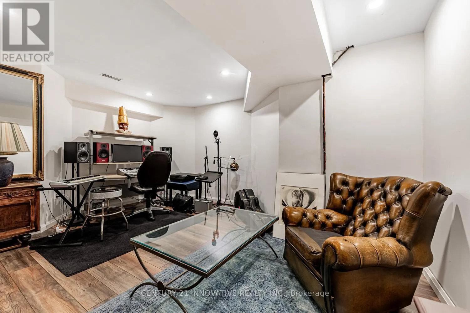 4 BLACKFRIAR AVENUE
