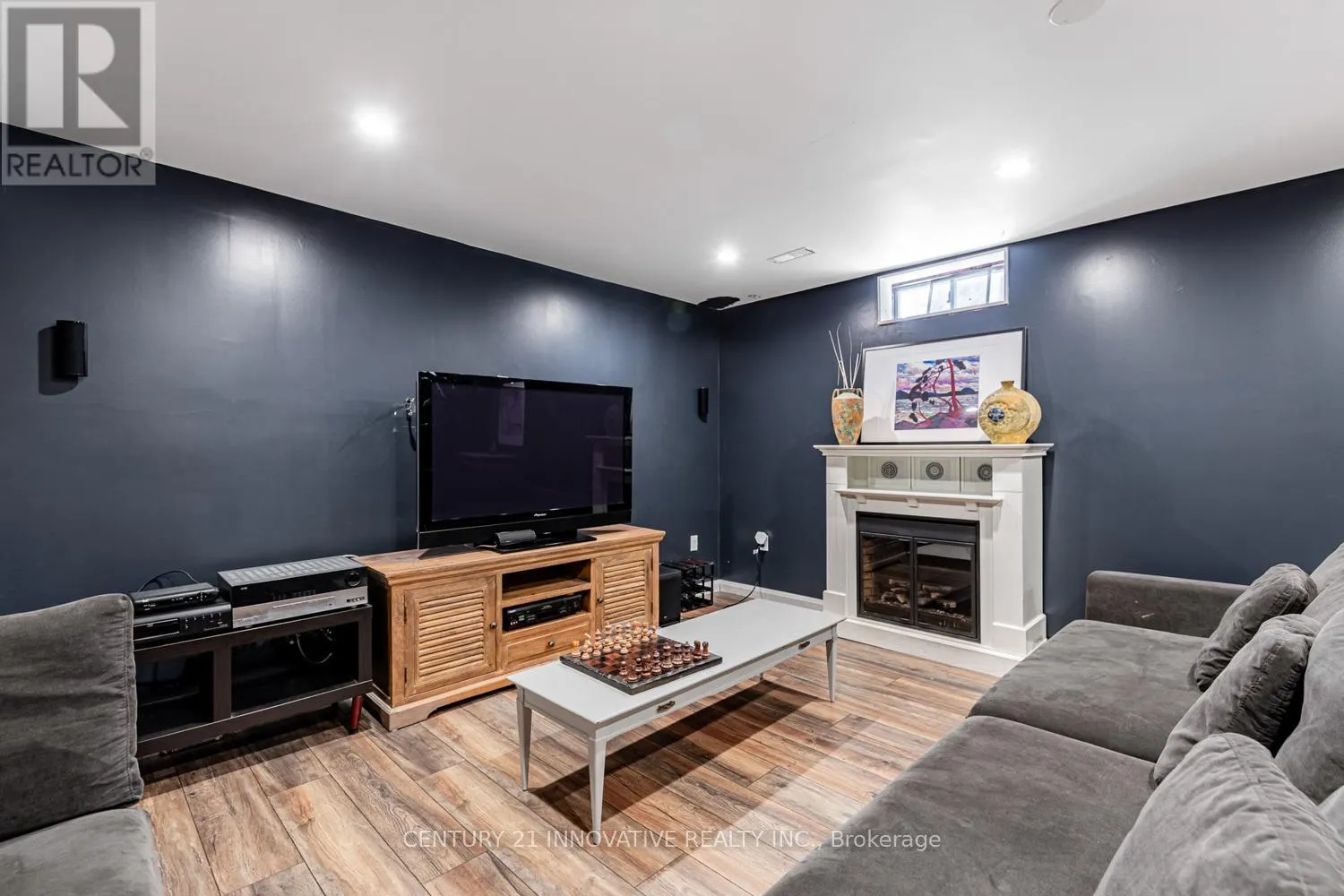 4 BLACKFRIAR AVENUE