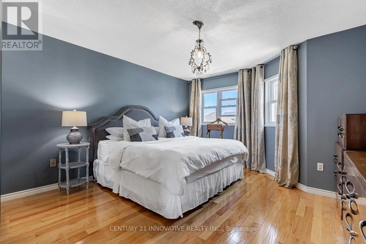 4 BLACKFRIAR AVENUE
