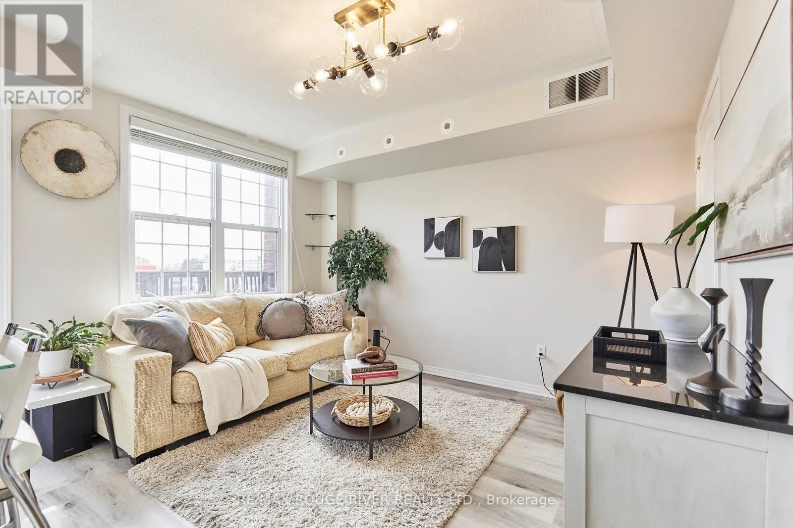 312 - 25 STRANGFORD LANE