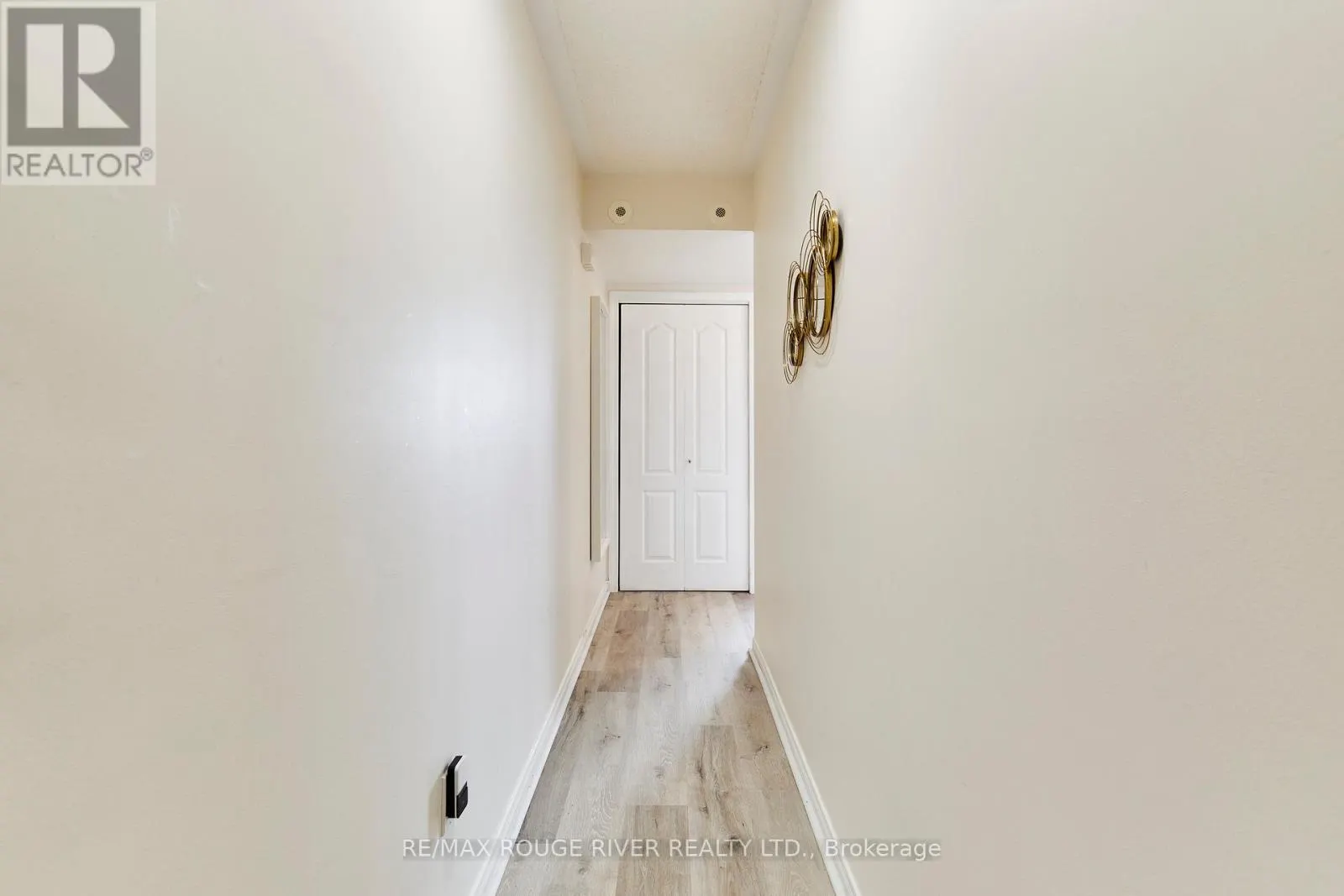 312 - 25 STRANGFORD LANE