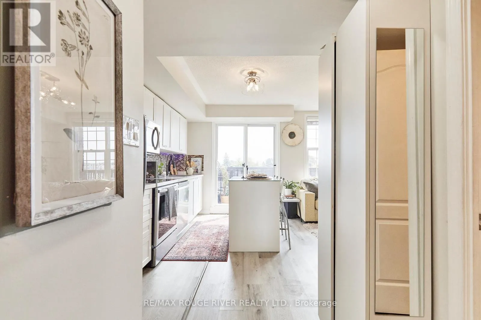 312 - 25 STRANGFORD LANE