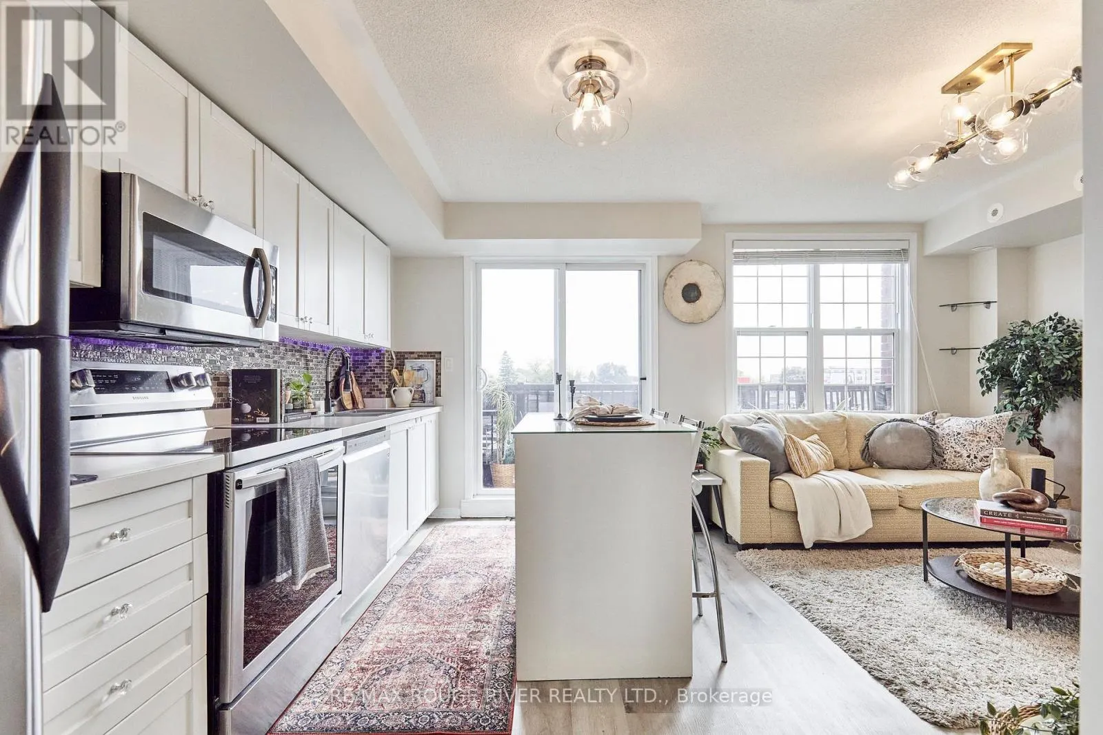 312 - 25 STRANGFORD LANE