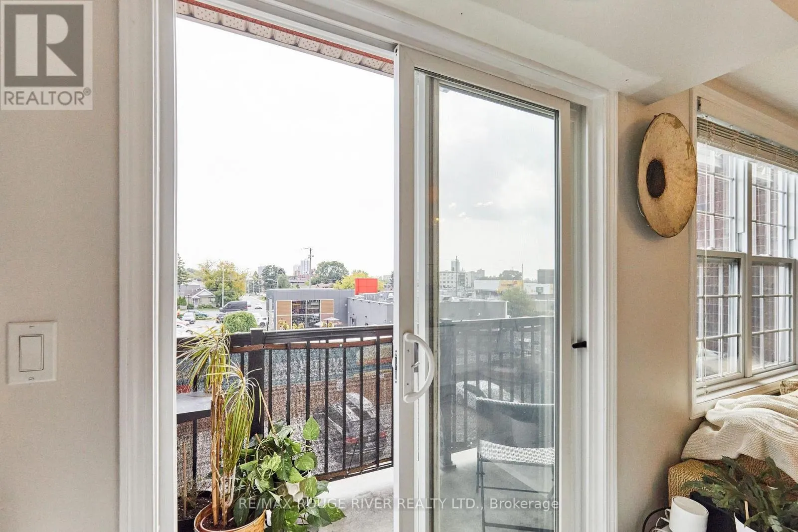 312 - 25 STRANGFORD LANE