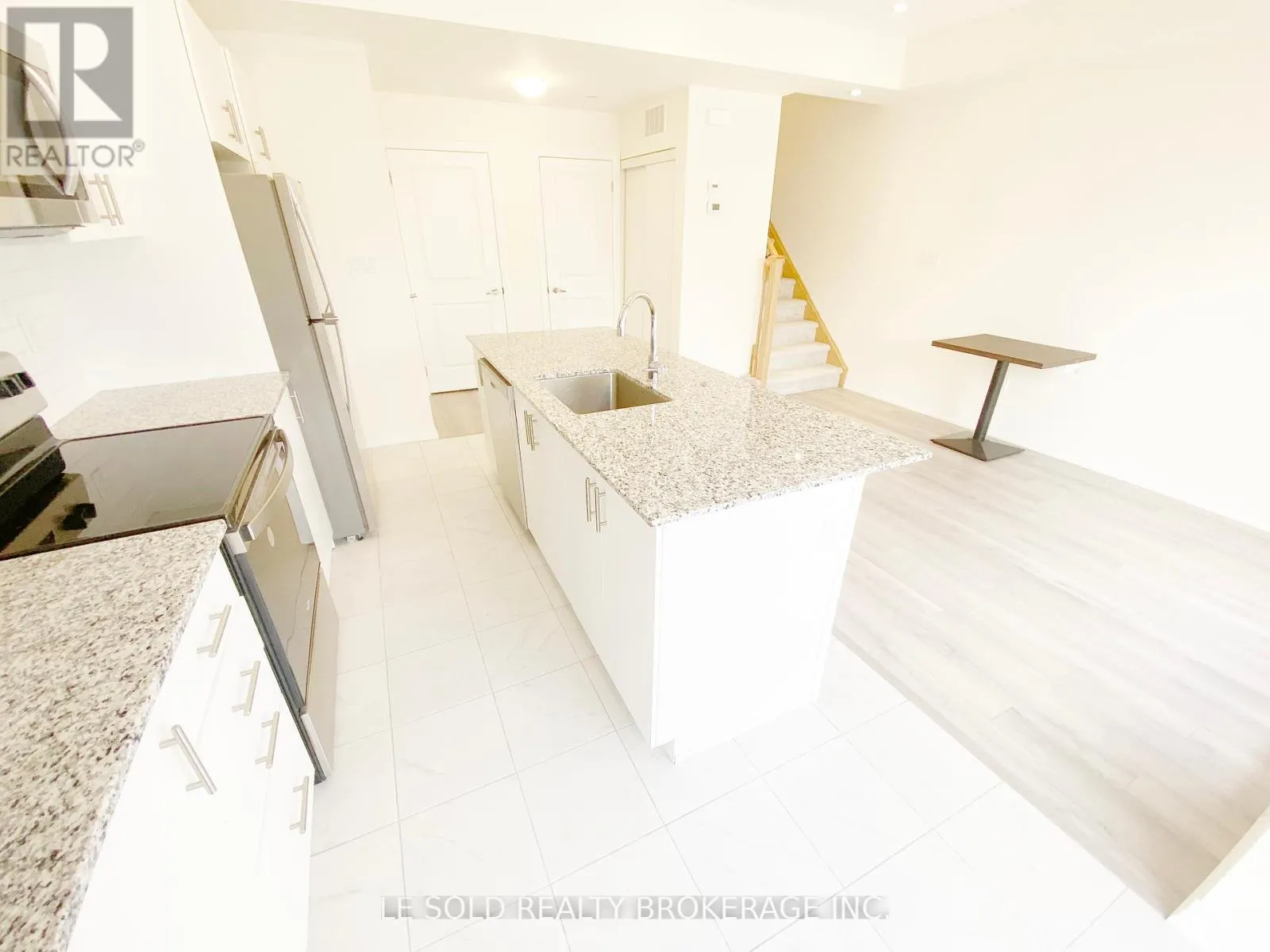 32 - 145 TAPSCOTT ROAD
