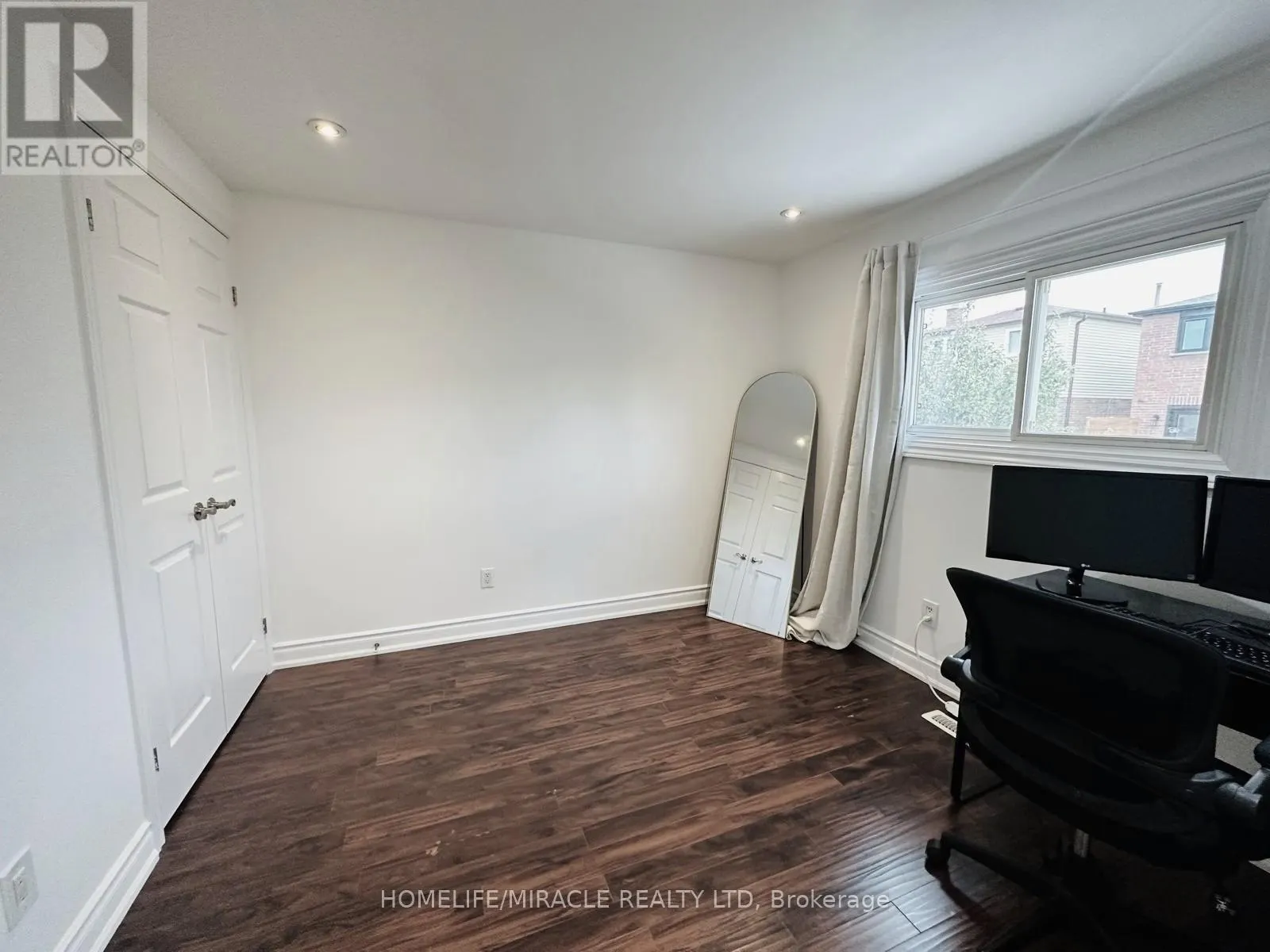 9 MARESFIELD DRIVE N DRIVE