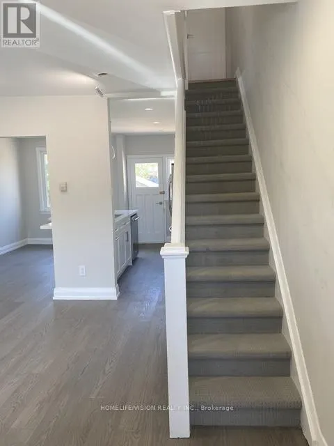 UPPER - 2448 GERRARD STREET E