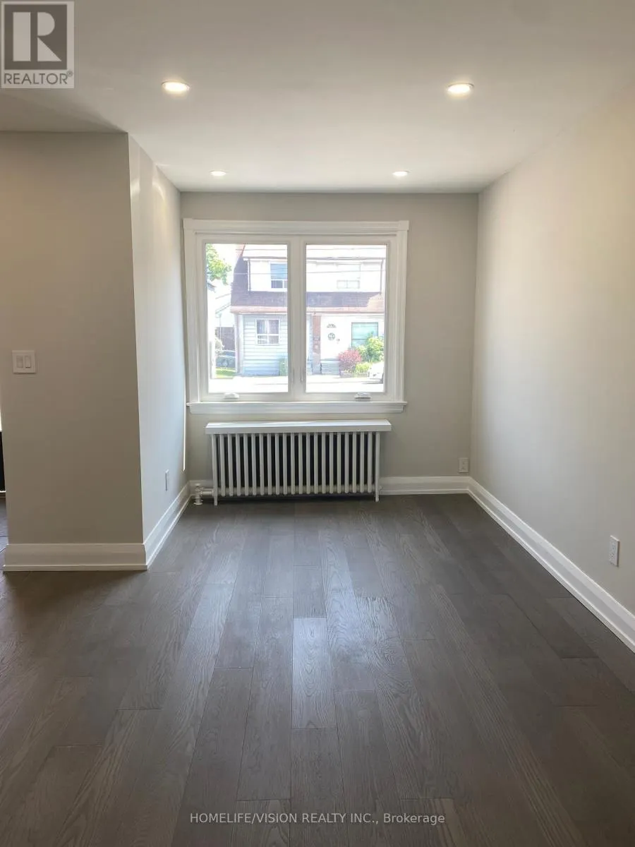 UPPER - 2448 GERRARD STREET E