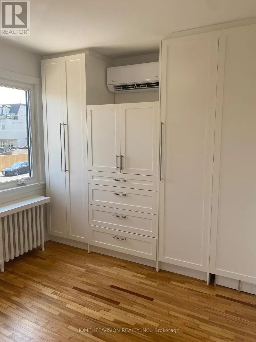 UPPER - 2448 GERRARD STREET E