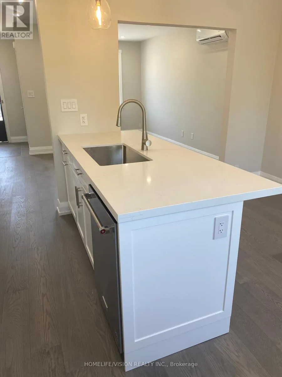 UPPER - 2448 GERRARD STREET E