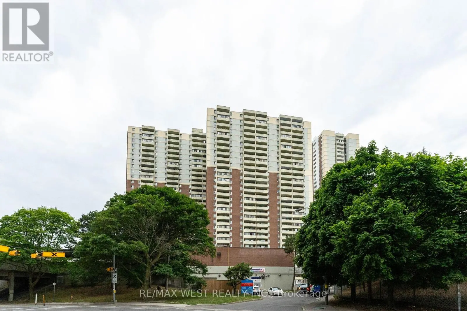 PH5 - 5 MASSEY SQUARE