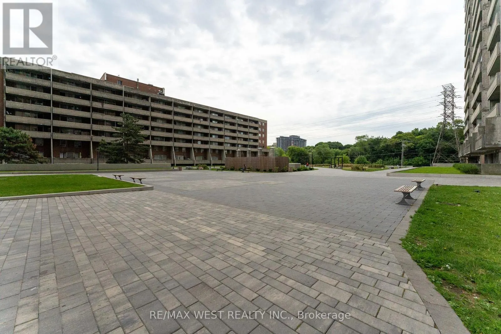 PH5 - 5 MASSEY SQUARE