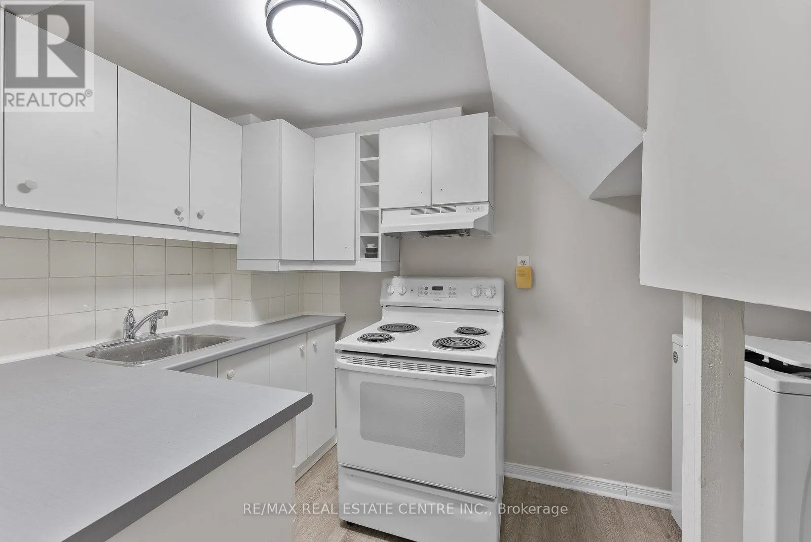 UPPER - 79 FAWNDALE CRESCENT