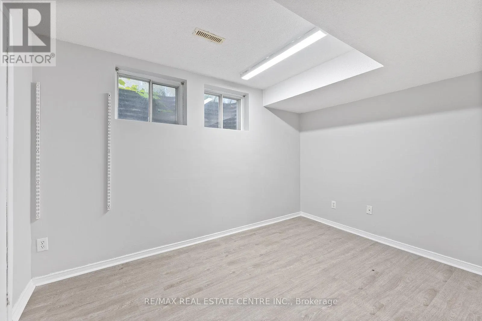 UPPER - 79 FAWNDALE CRESCENT